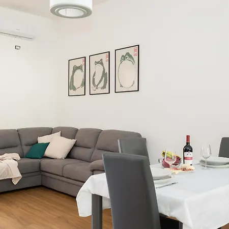 Casa Levante - Near The Station And Center شقة