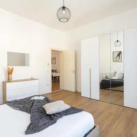Casa Levante - Near The Station And Center شقة